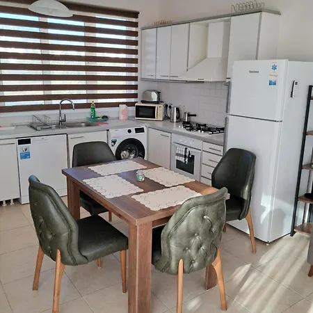 Apartment In Turtle Bay Village , Esentope Northern Cyprus Philousa Kelokhedaron